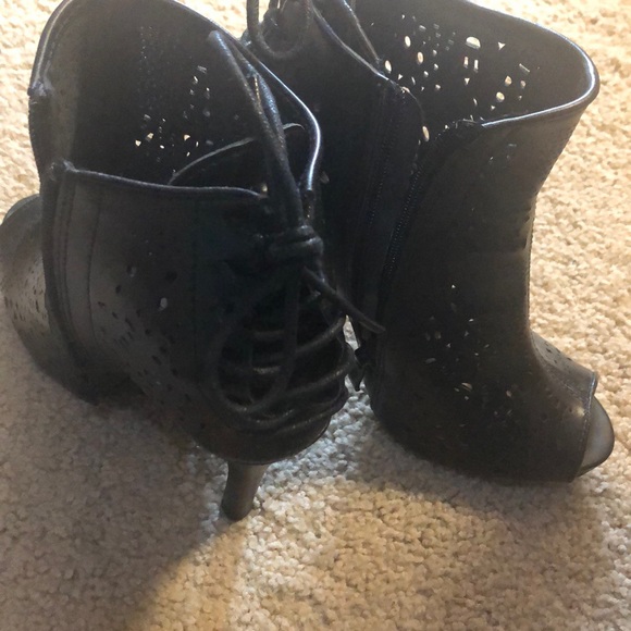 Black heels worn 1x - Picture 3 of 4